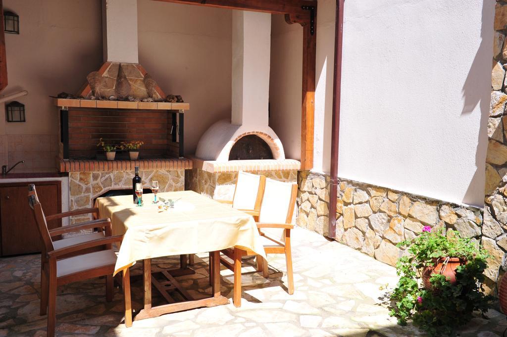 Pansion Evi Apartman Amulianí Kültér fotó
