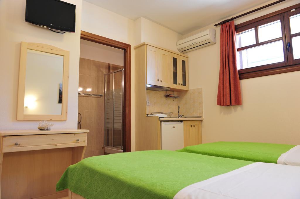 Pansion Evi Apartman Amulianí Szoba fotó