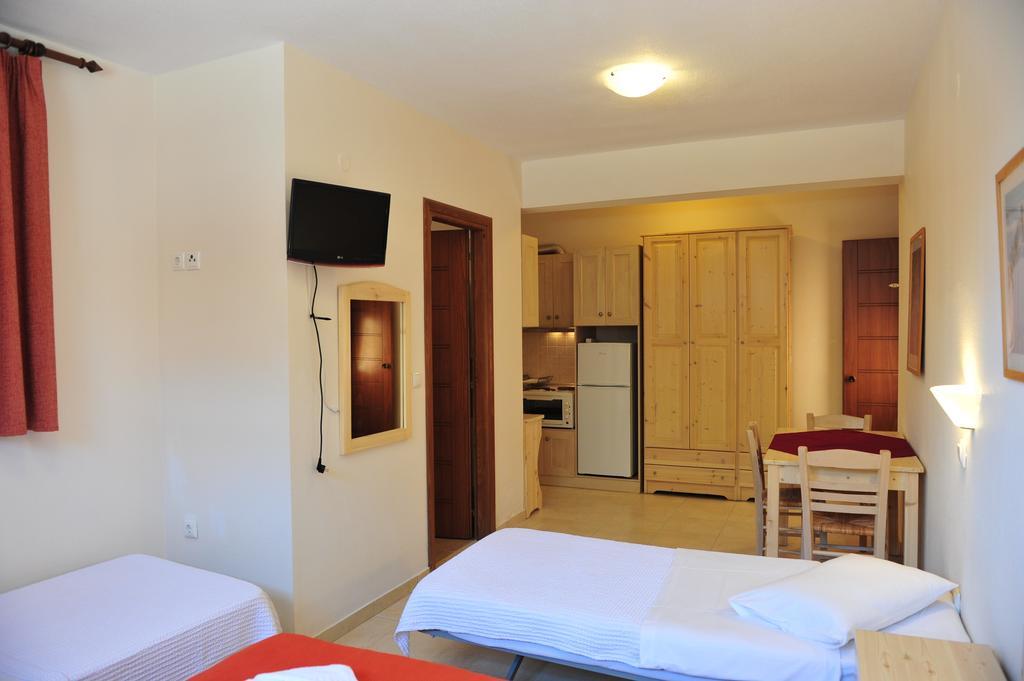 Pansion Evi Apartman Amulianí Szoba fotó