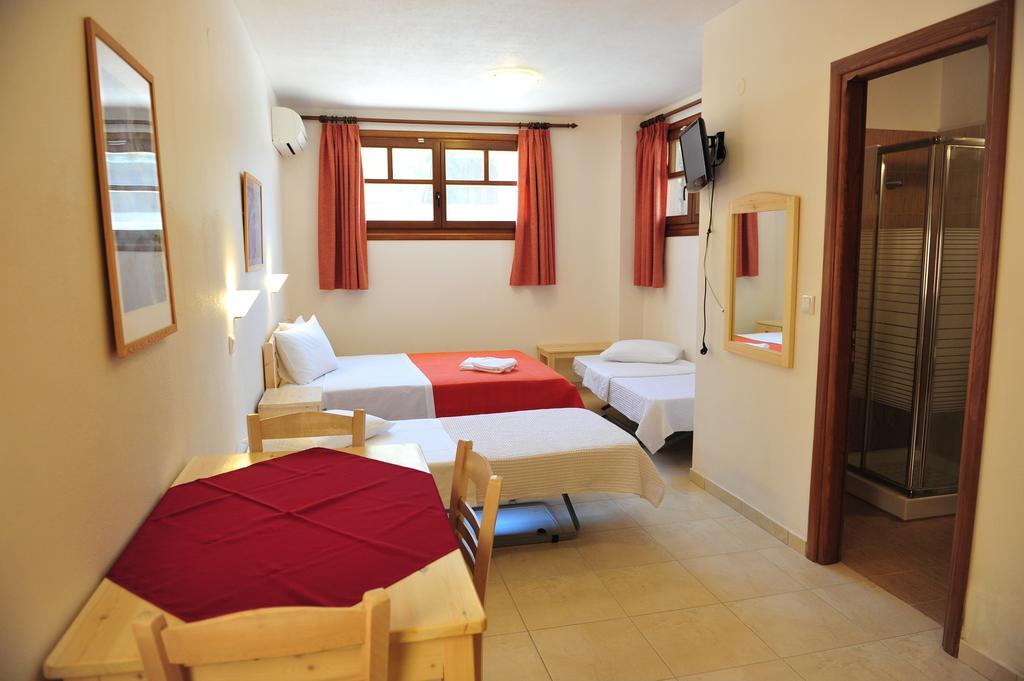 Pansion Evi Apartman Amulianí Szoba fotó