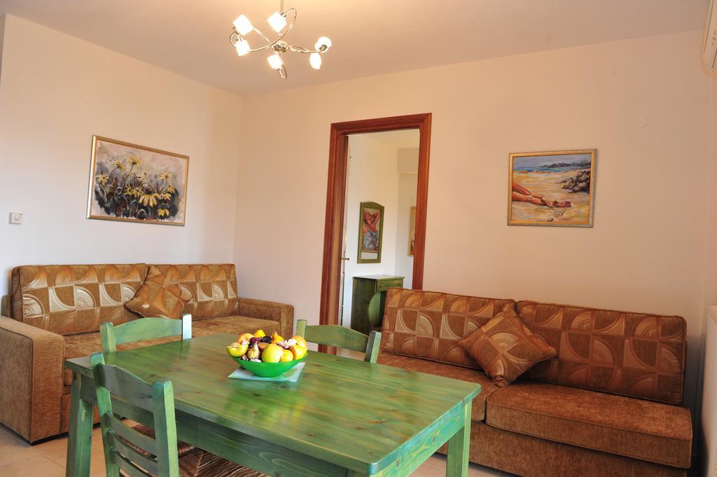 Pansion Evi Apartman Amulianí Szoba fotó